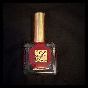 Estée Lauder pure color Smoking red nail polish